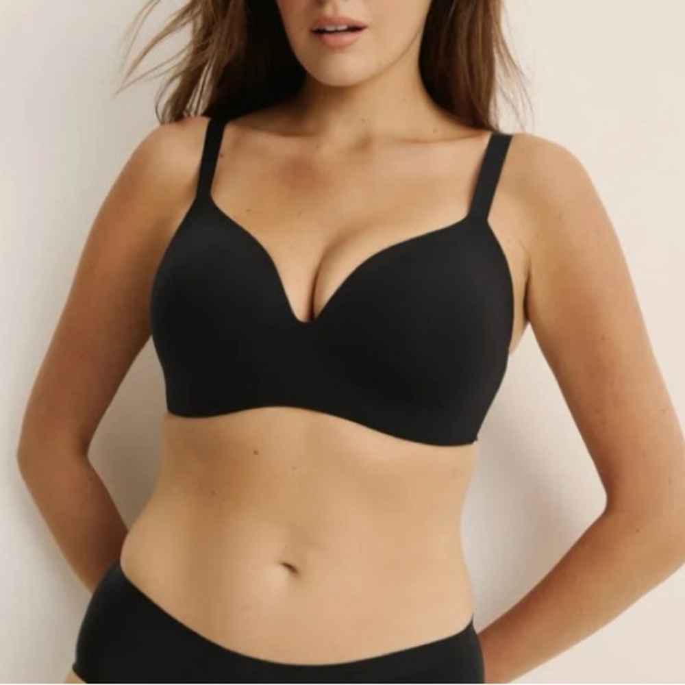 Knix Black Seamless T-Shirt Bra Size 6 with band extender!